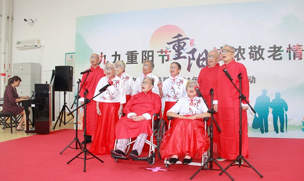 5老人大合唱表演.jpg